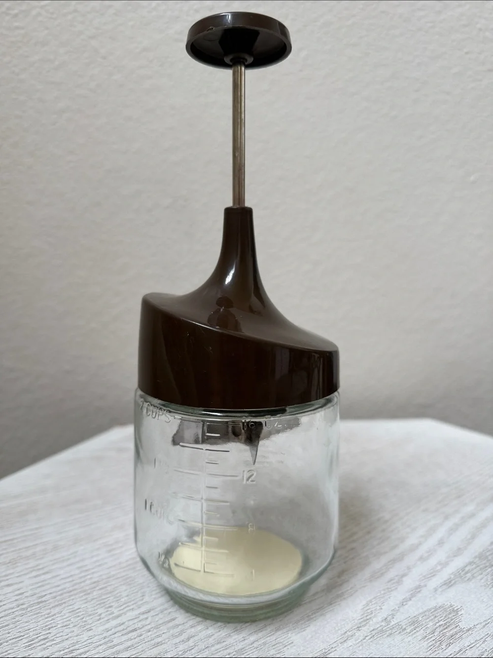 Vintage Gemco Made in the USA 2 Cup Spring Loaded Push Plunger Nut Food Chopper