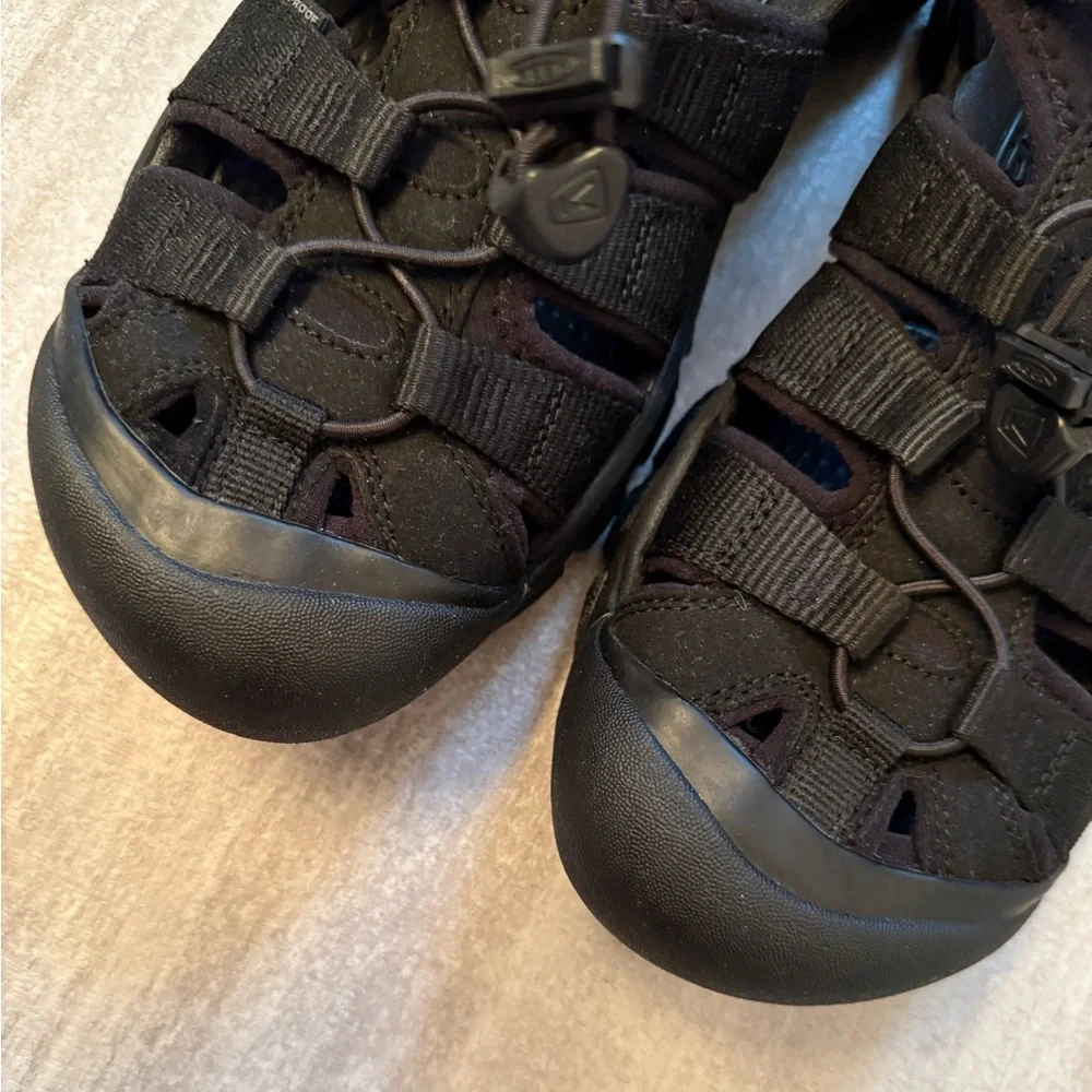 Keen brand men’s