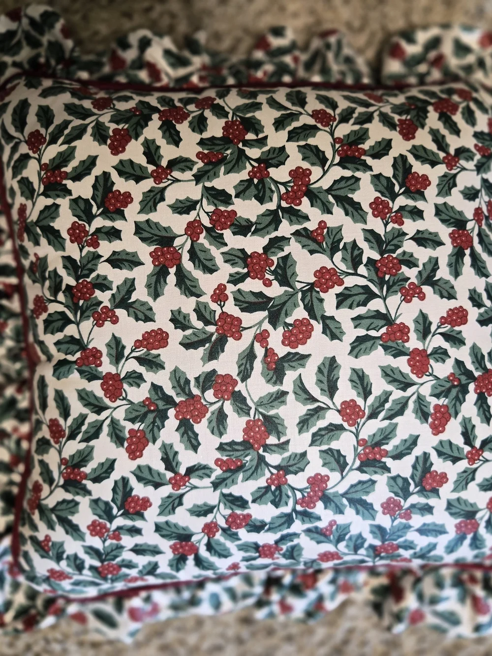 Longaberger Ruffle Pillow - Traditional Holly White, Red & Green