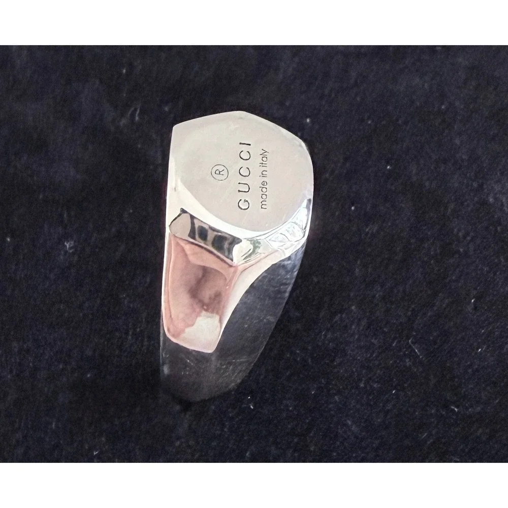 Gucci us polished logo