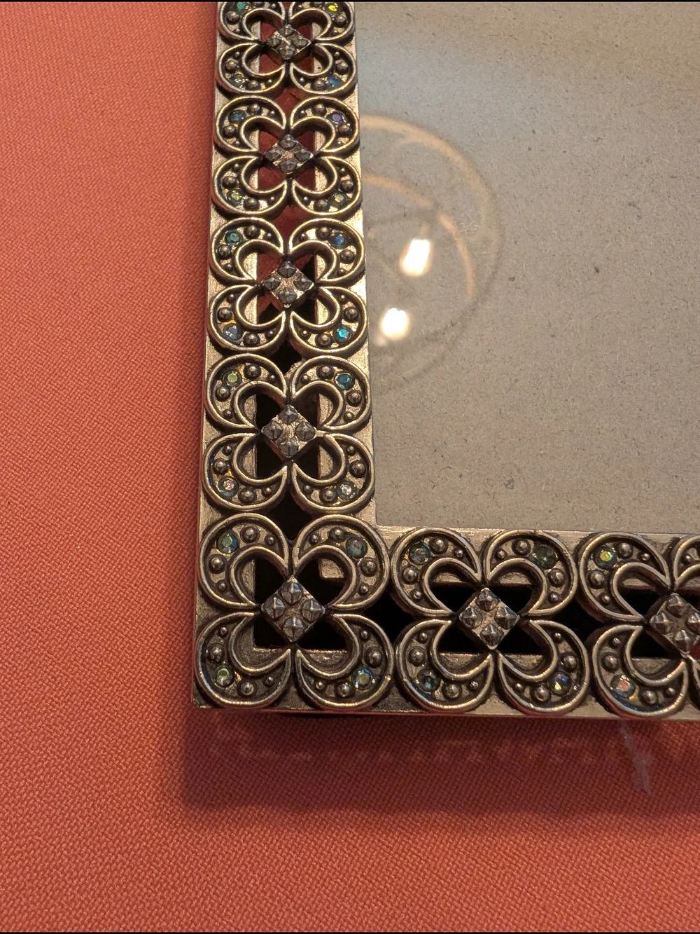 Elsa L finish glass behind