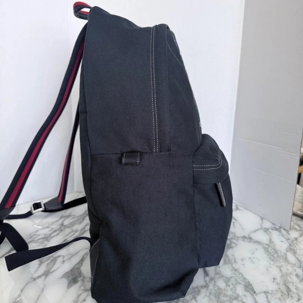 Gucci large crest