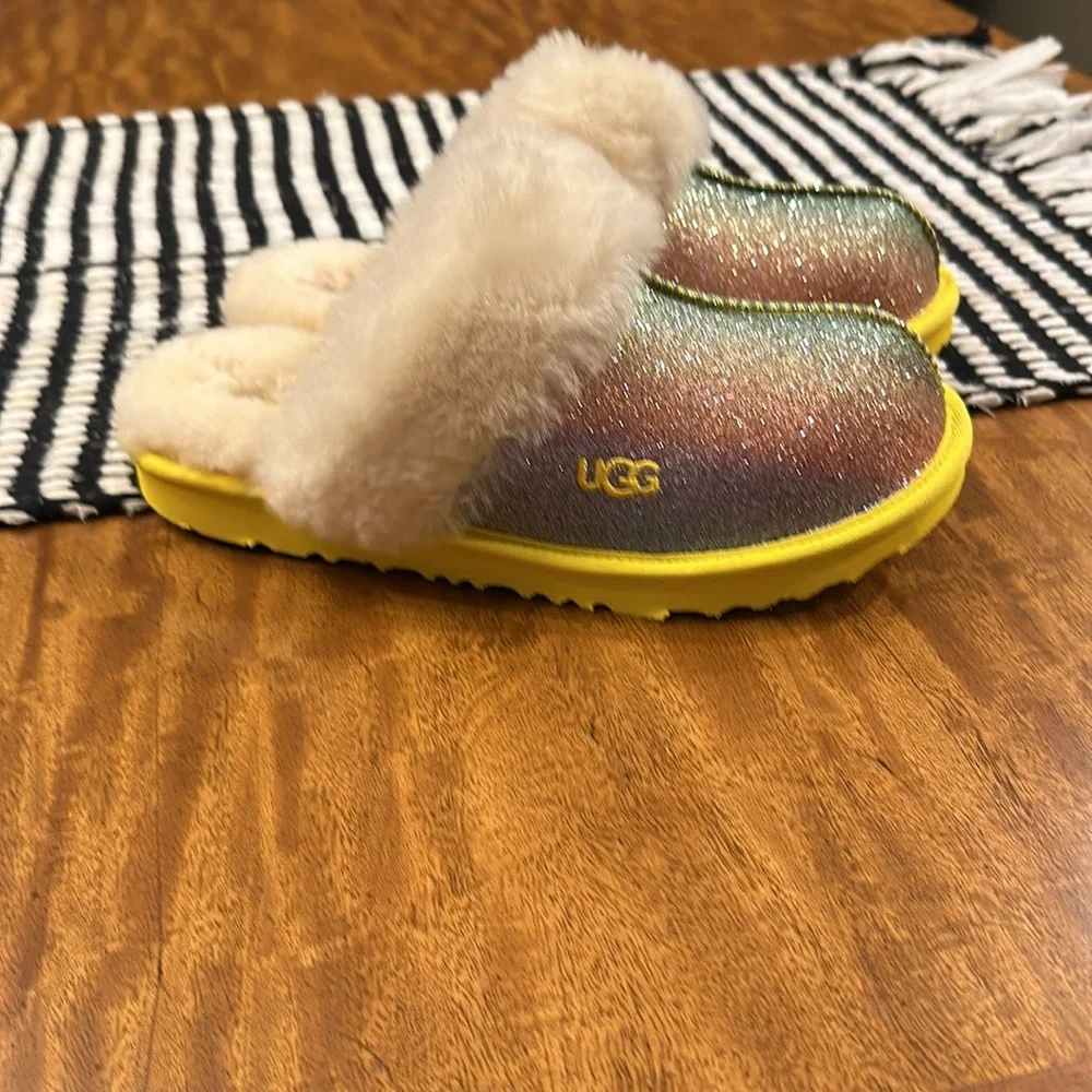 UGG new without