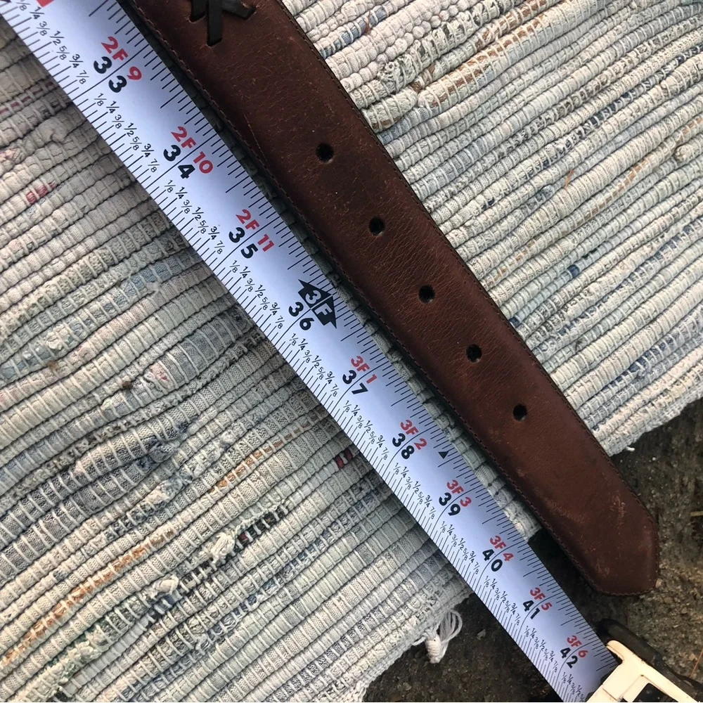 Columbia belt men