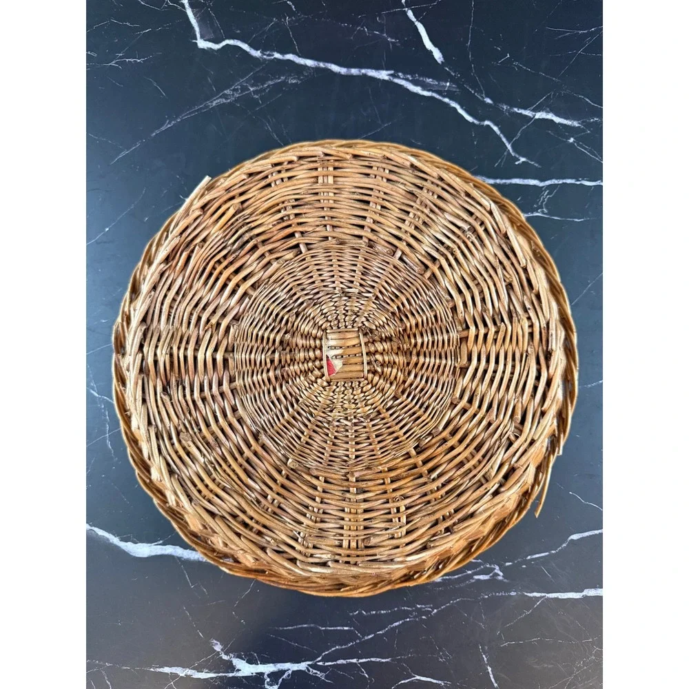 N/A vintage round