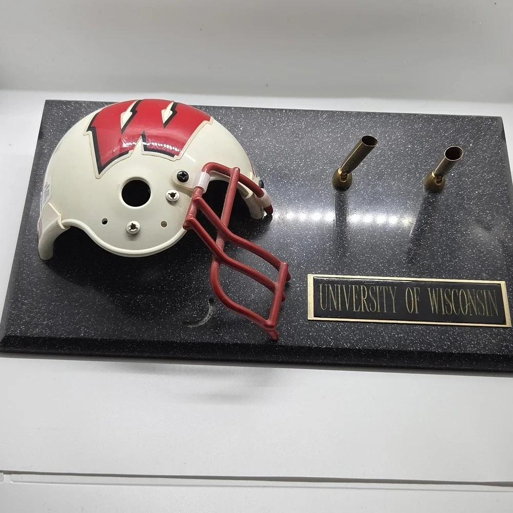 VTG University of Wisconsin Badgers Mini Helmet Desk Caddy‎