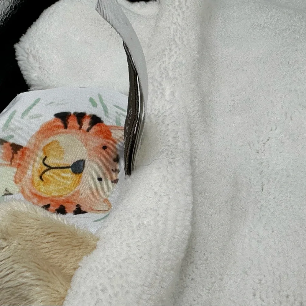 Demdaco Baby Lovey Giraffe Squeaks Crinkle Security Blanket 11x16 Teether Sherpa