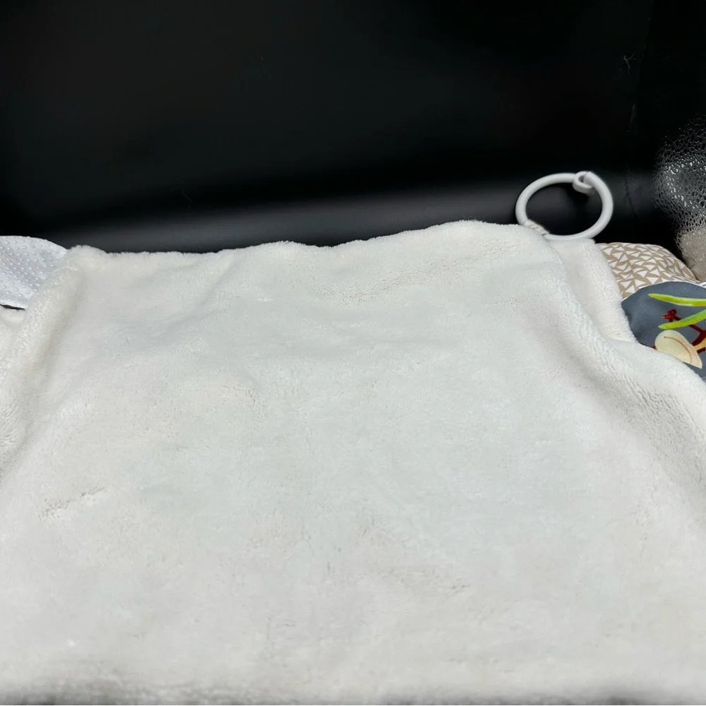 Demdaco Baby Lovey Giraffe Squeaks Crinkle Security Blanket 11x16 Teether Sherpa