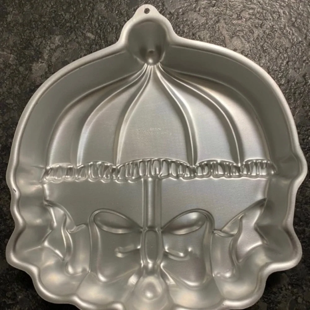 Wilton cake pan