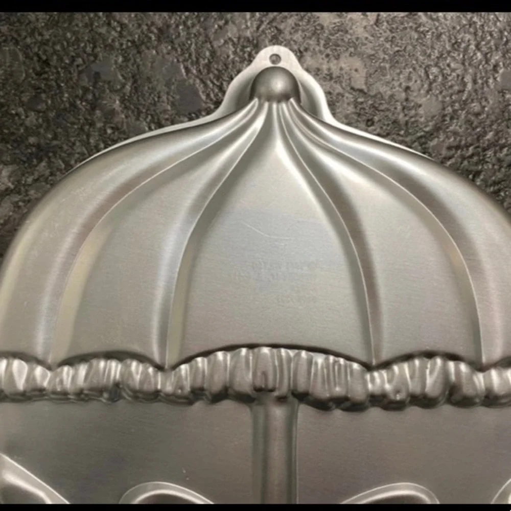 Wilton cake pan