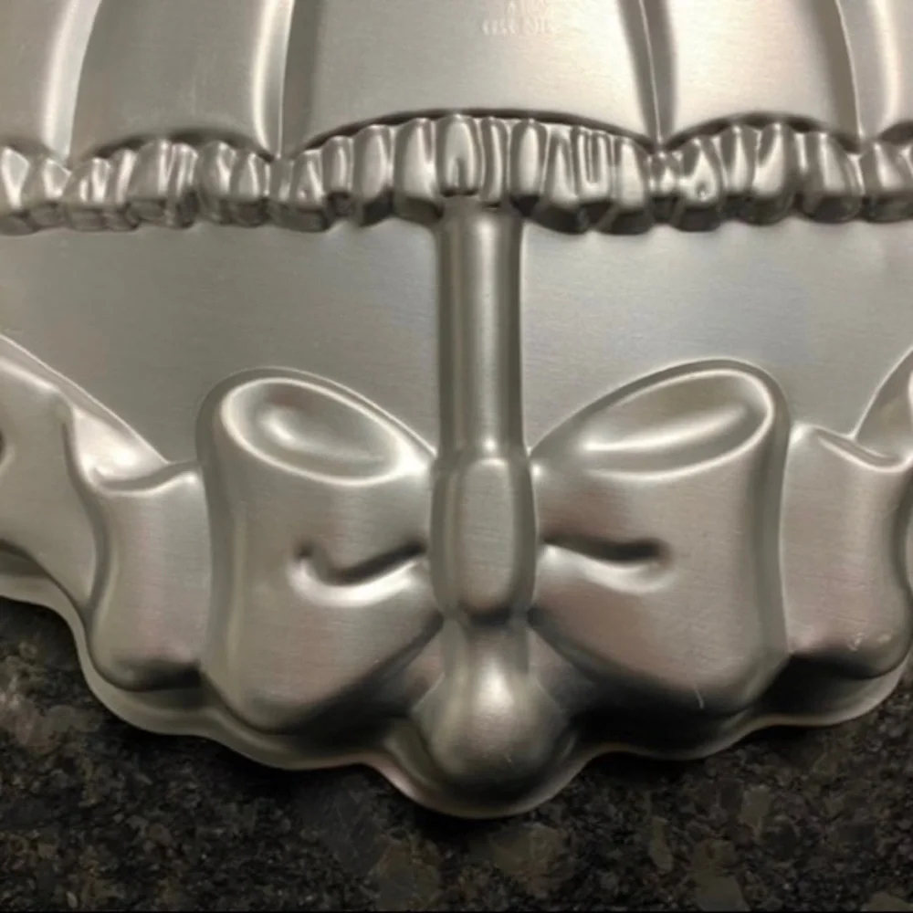 Wilton cake pan