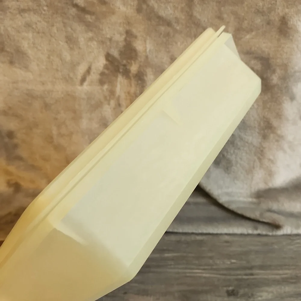 Tupperware rectangle container