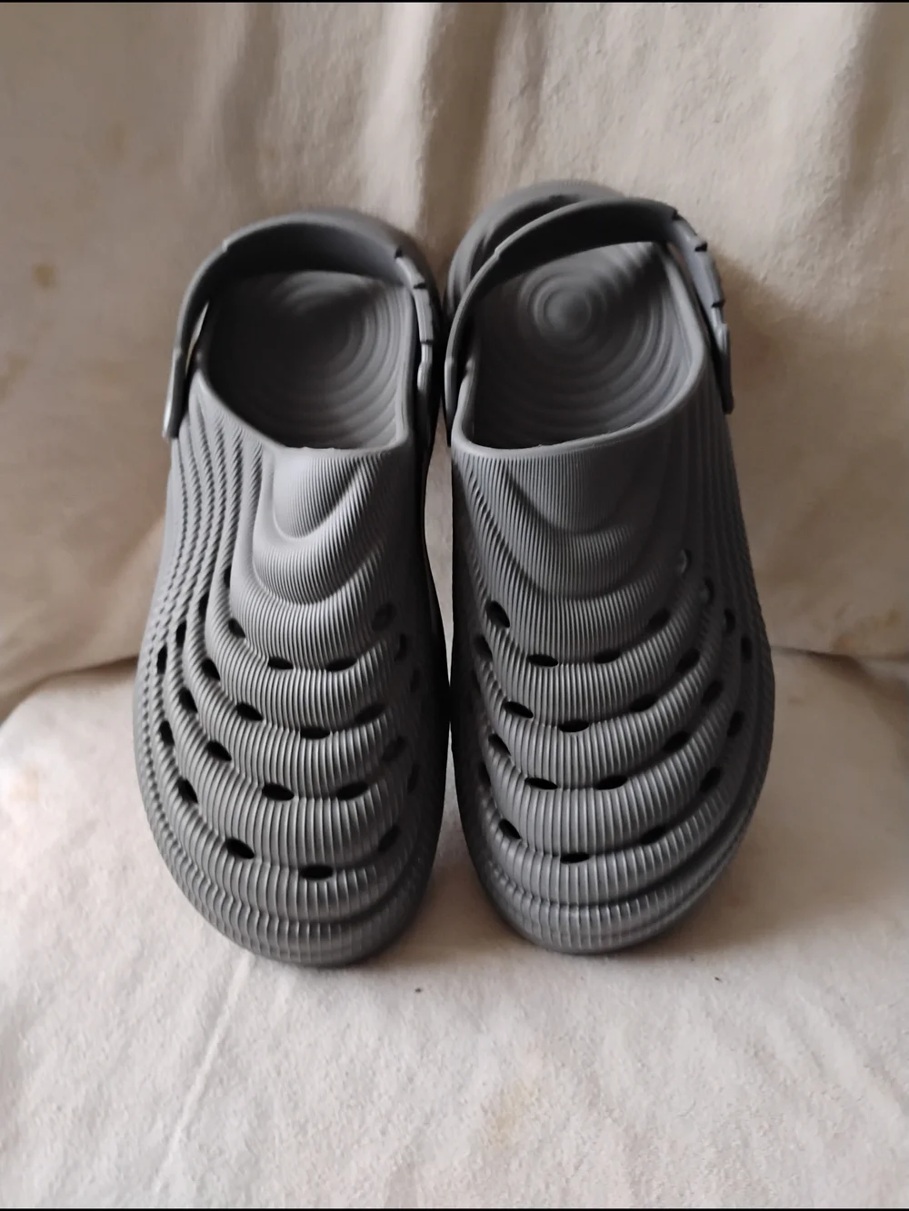 Men's Lightweight Gray Slip-On Clogs Sz 10