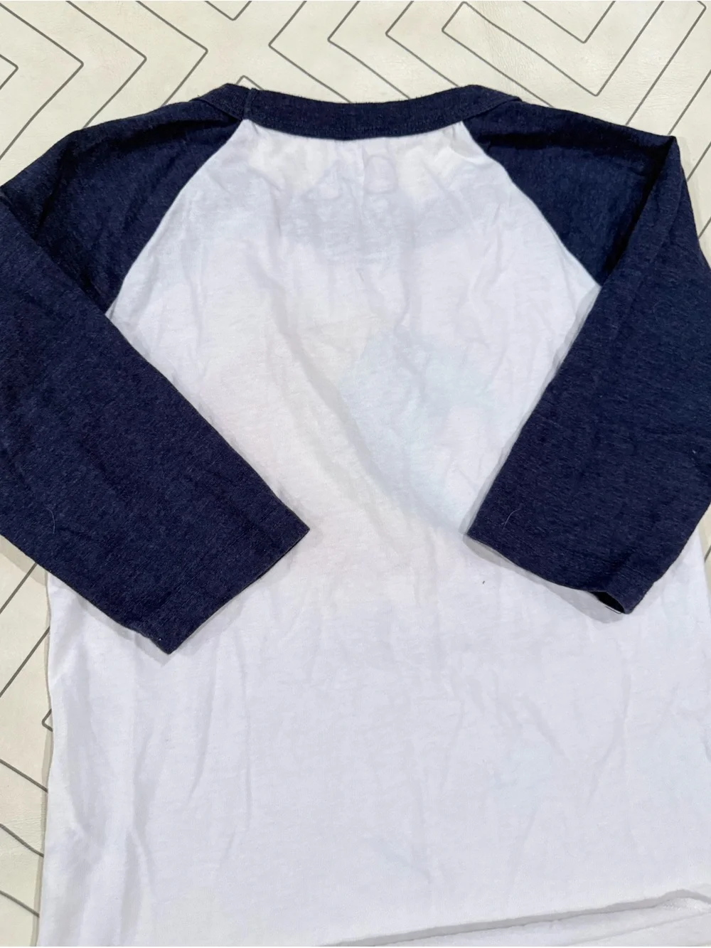 Chaser size raglan