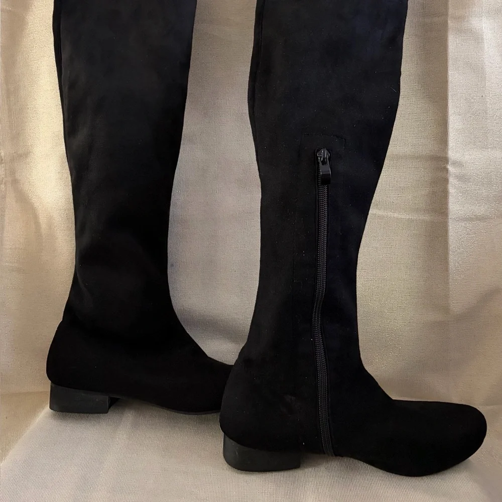 Elegant Black Knee-High Boots