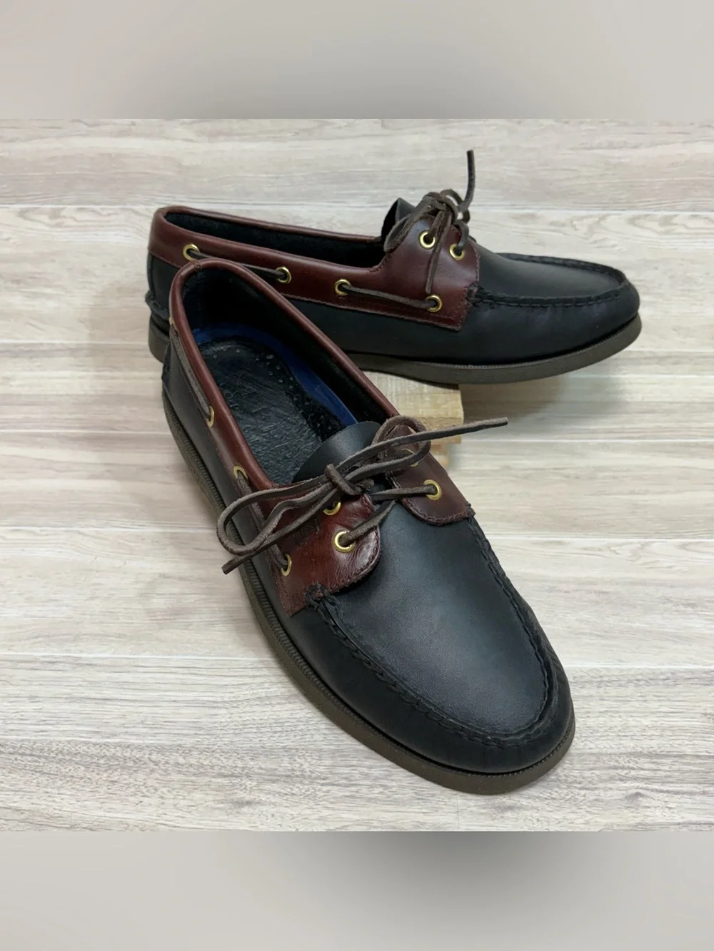 Sperry men’s top