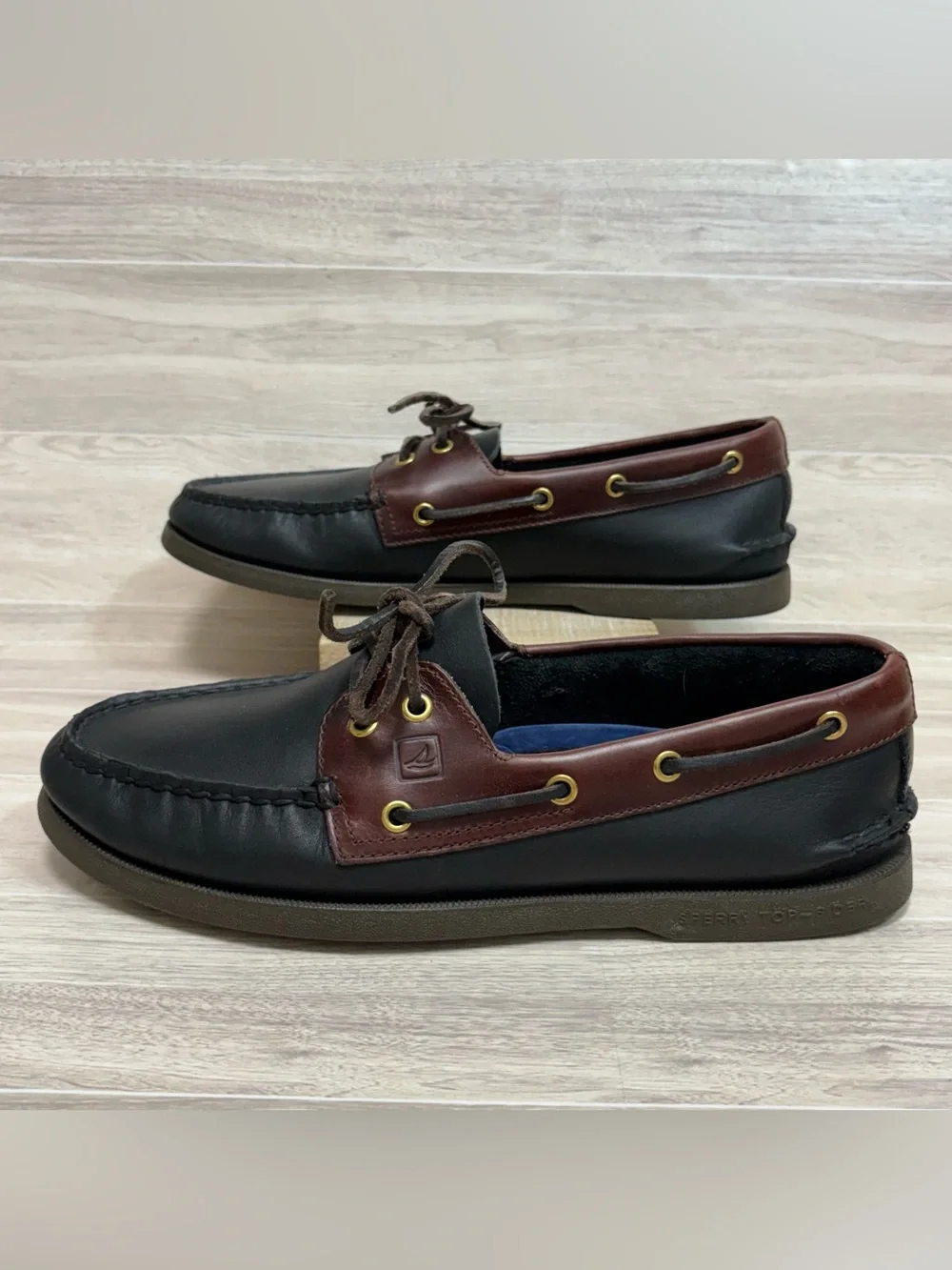 Sperry men’s top