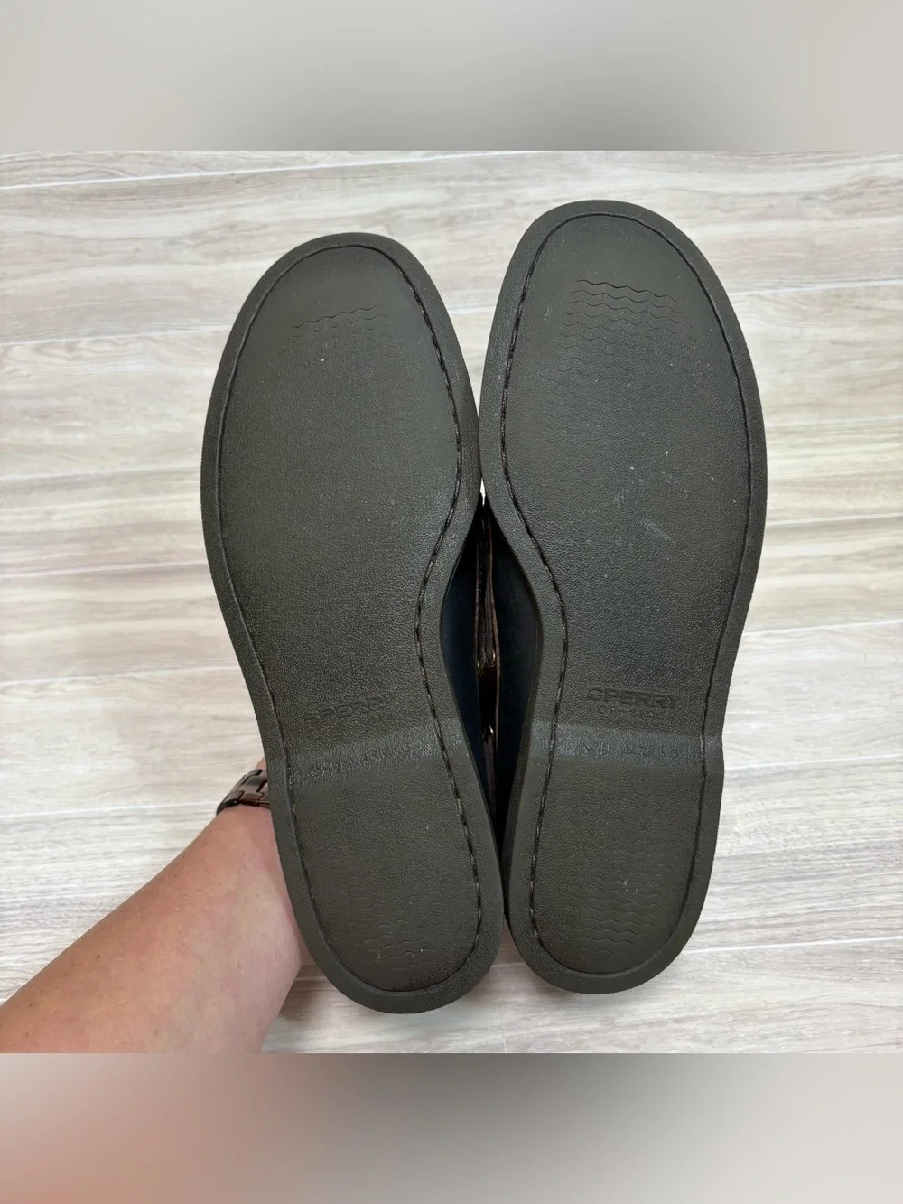 Sperry men’s top