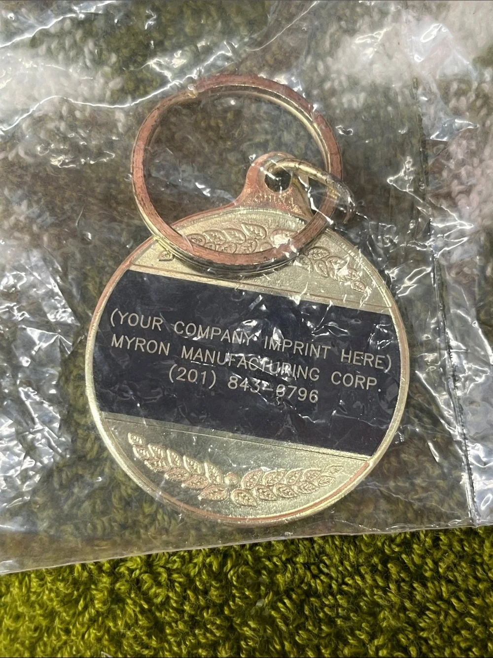 Gold-Tone 'A World of Thanks' Medal Key & Card Holder