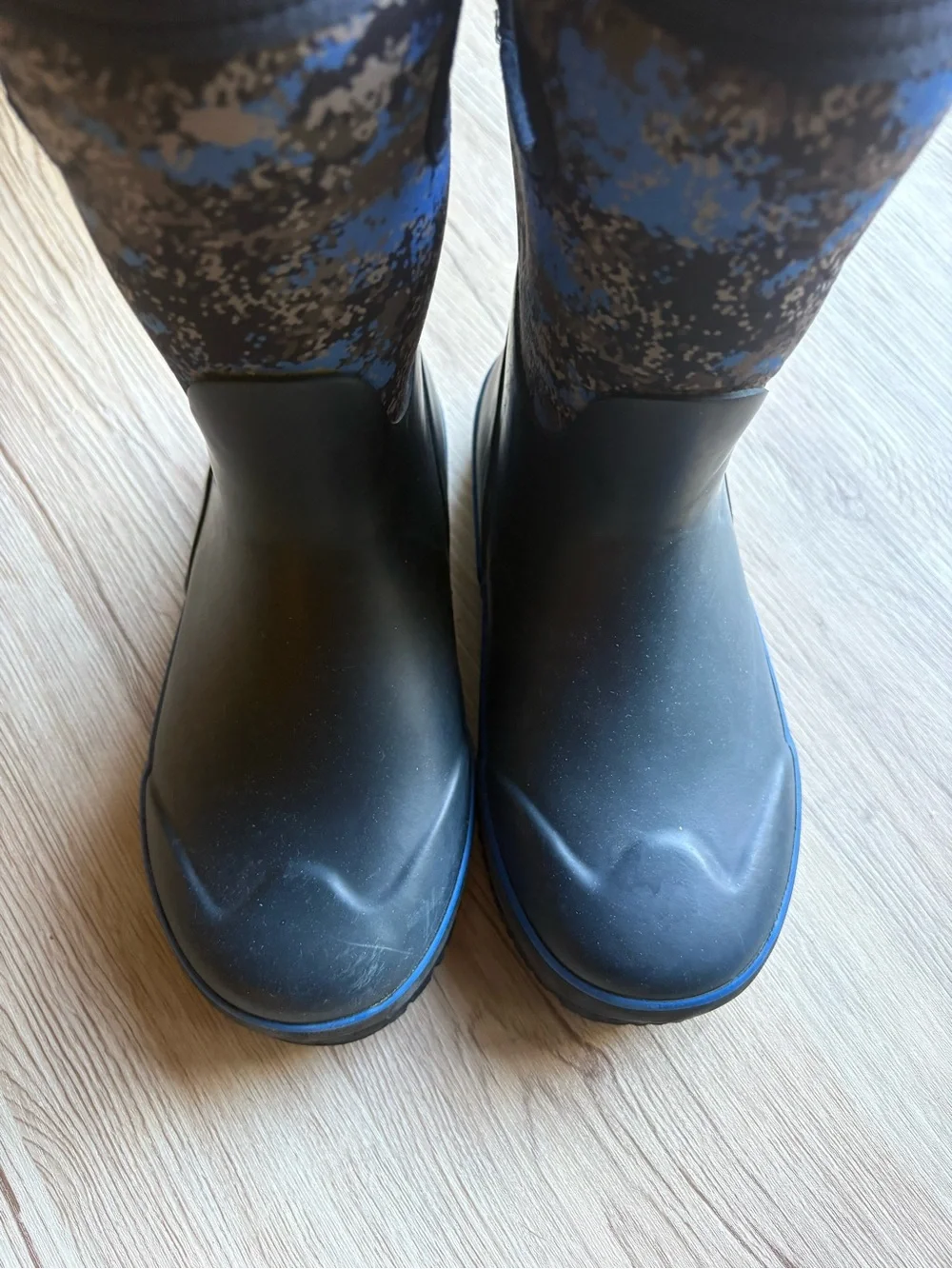 Bogs youth rain