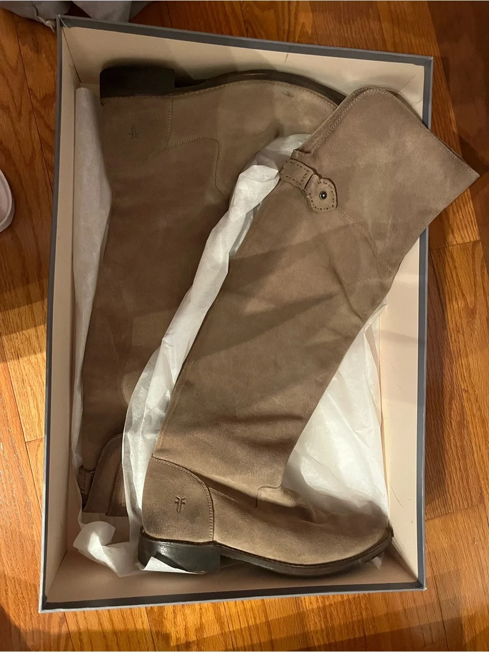 Frye wore it