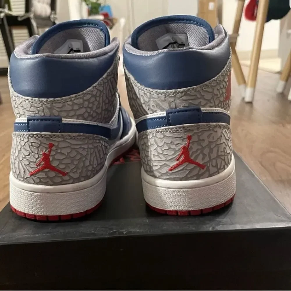Jordan true blue