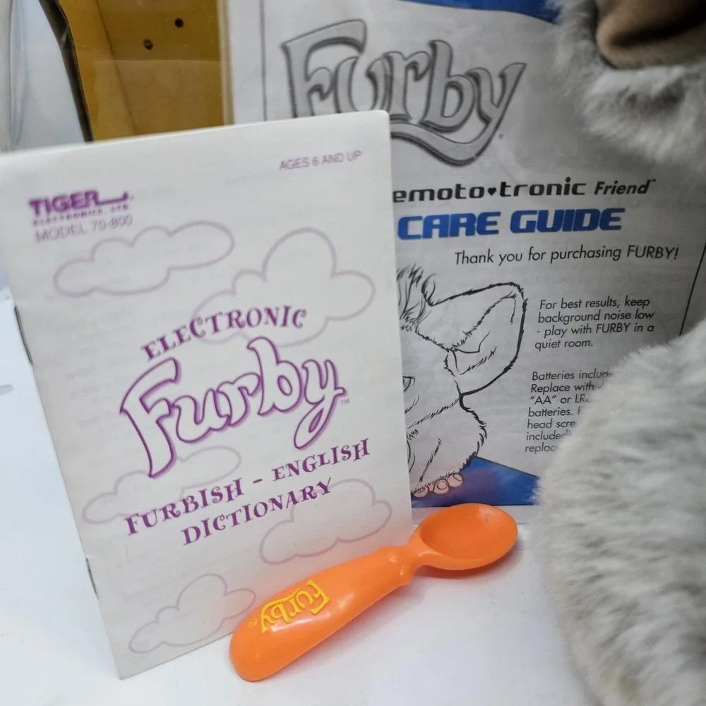 FURBY 2005 Hasbro Tiger 59294 Gray Pink Hair Blue Eyes Tested Works Excellent