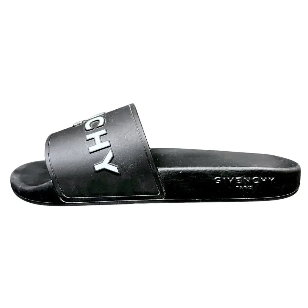 Givenchy step into