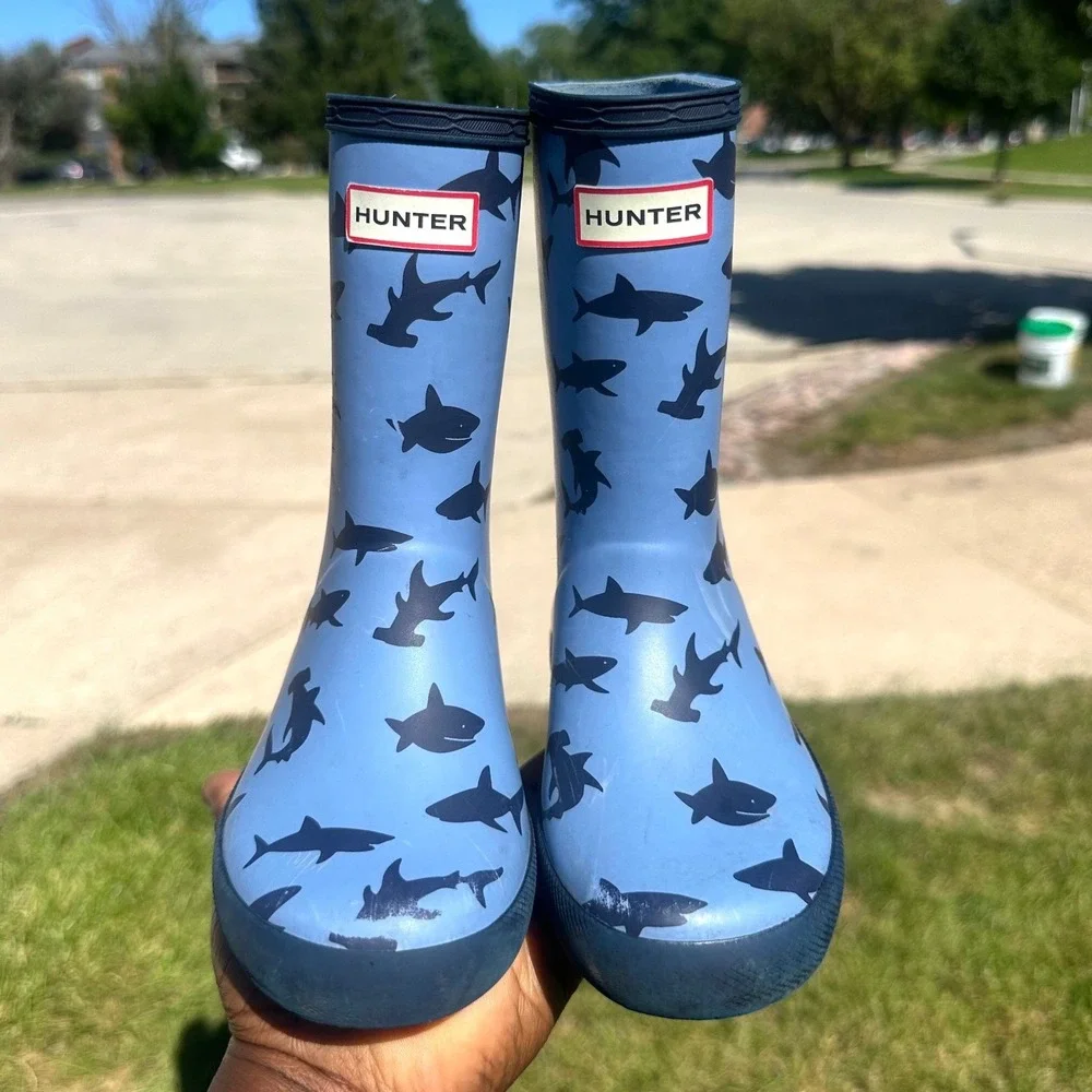 Hunter Kids' First Classic Shark Print Rain Boots Toddler Size 10 Blue
