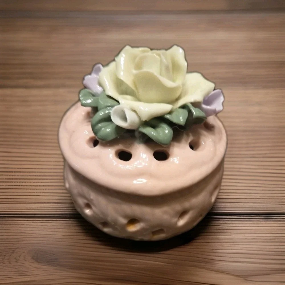 Ceramic Pink Woven Basket‎ Trinket Box with Flowers - Lilac Buds & White Rose