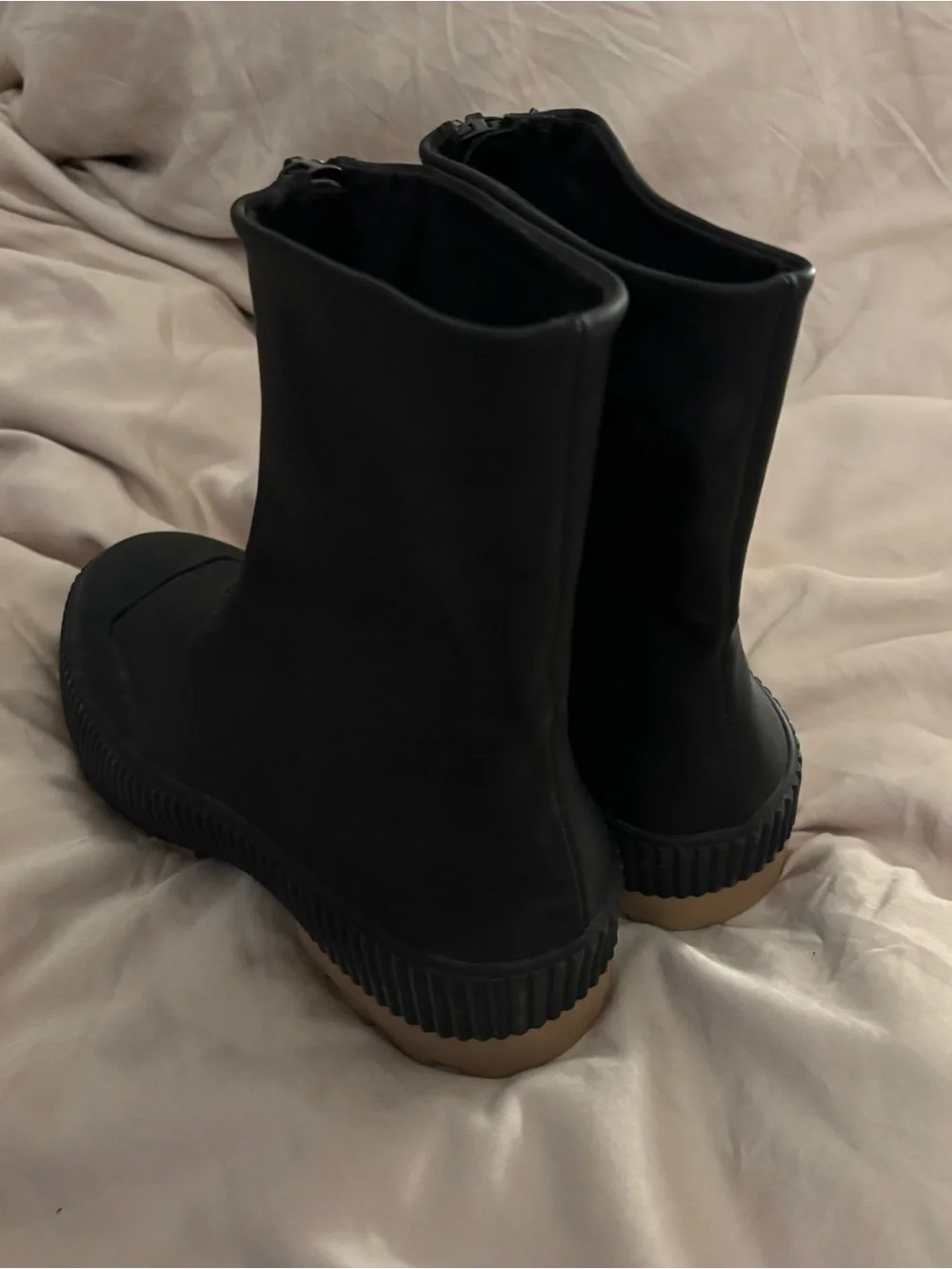 Zara streamlined black