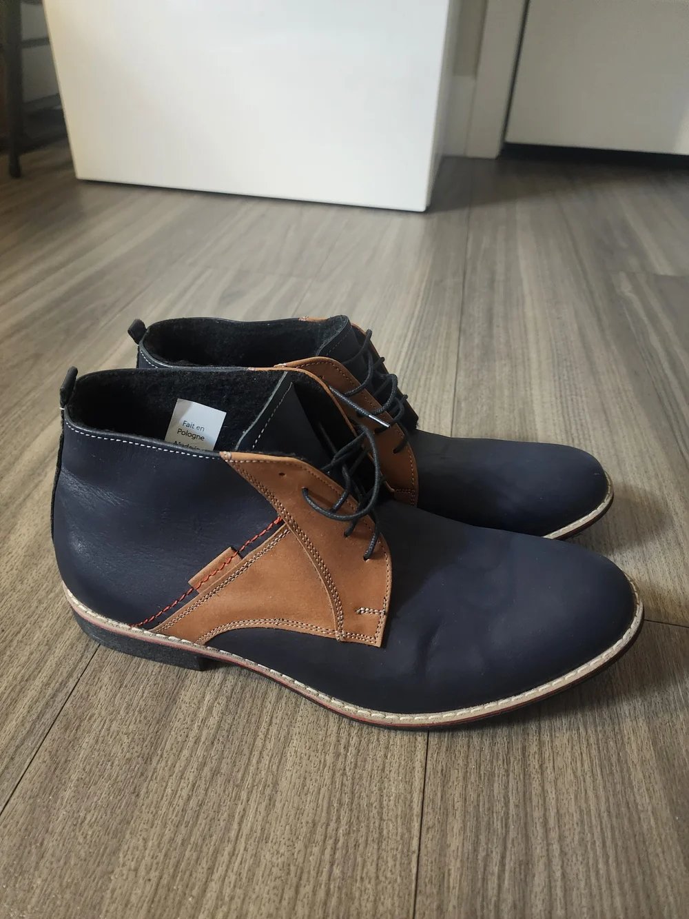 No brand men’s lace