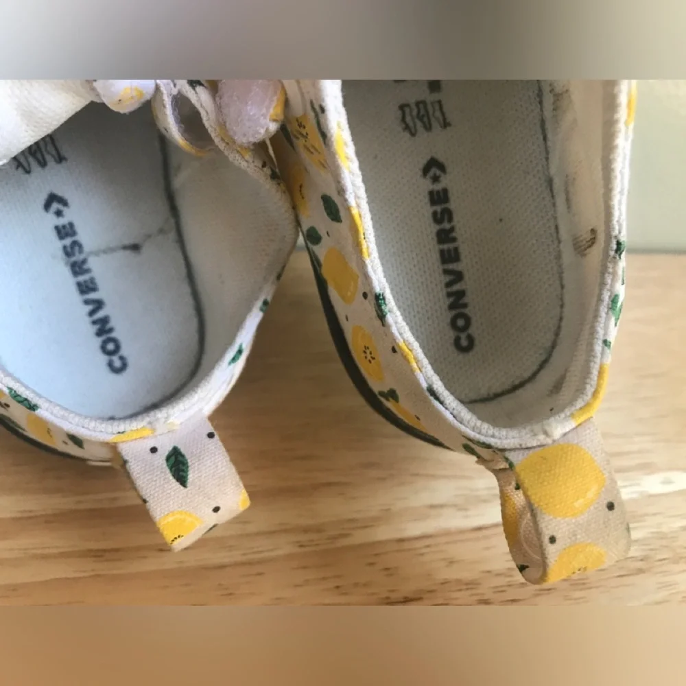 Converse kids lemon