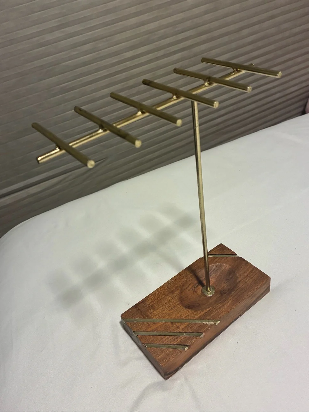 N/A elegant gold