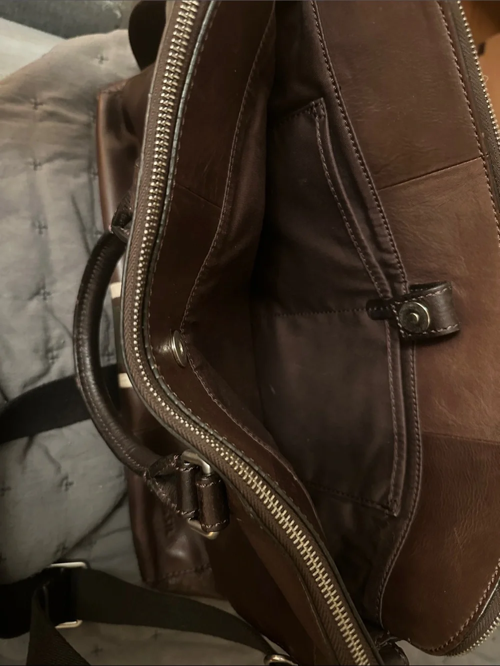 Fossil sleek leather