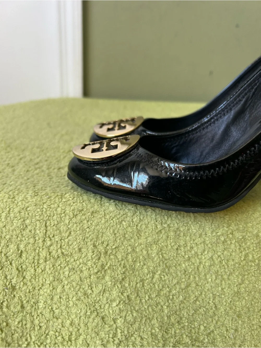 Tory Burch sturdy polished logo