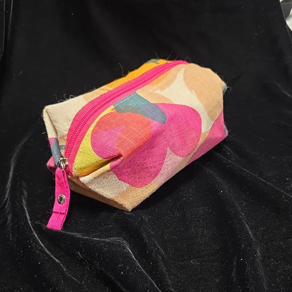 Colorful Women's Cosmetic Bag‎ with Pink Accents, NWOT