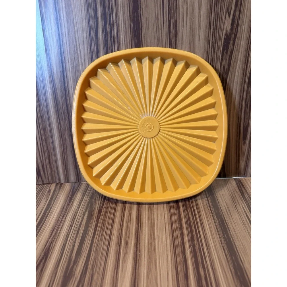 Vintage‎ Tupperware 839-3 Harvest Gold Square Replacement Lid Sunburst Pattern