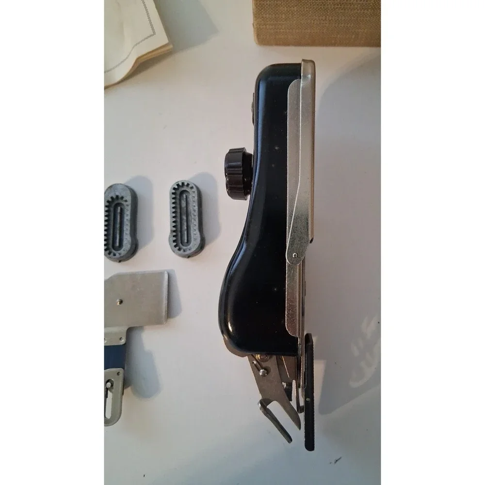 Greist rotary buttonholer