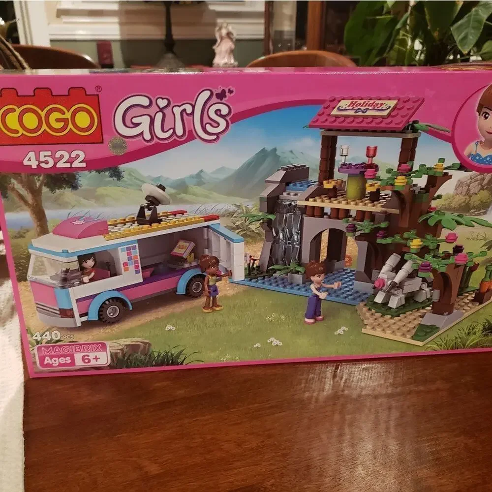 COGO Girls Holiday retreat 4522 440 pieces Lego compatible‎