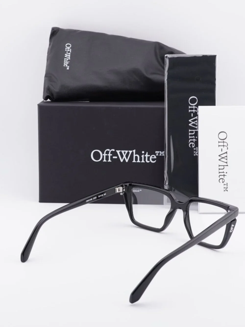 Off-White model oerj052
