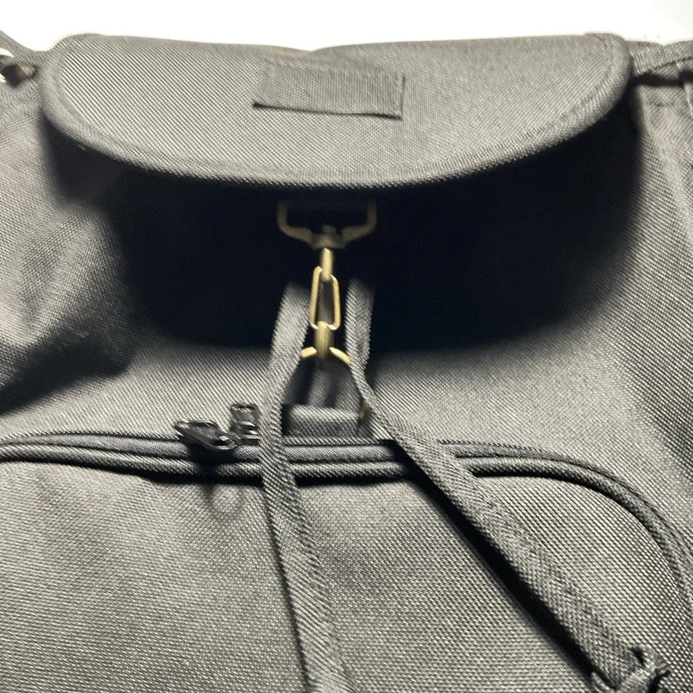 Veritas this black