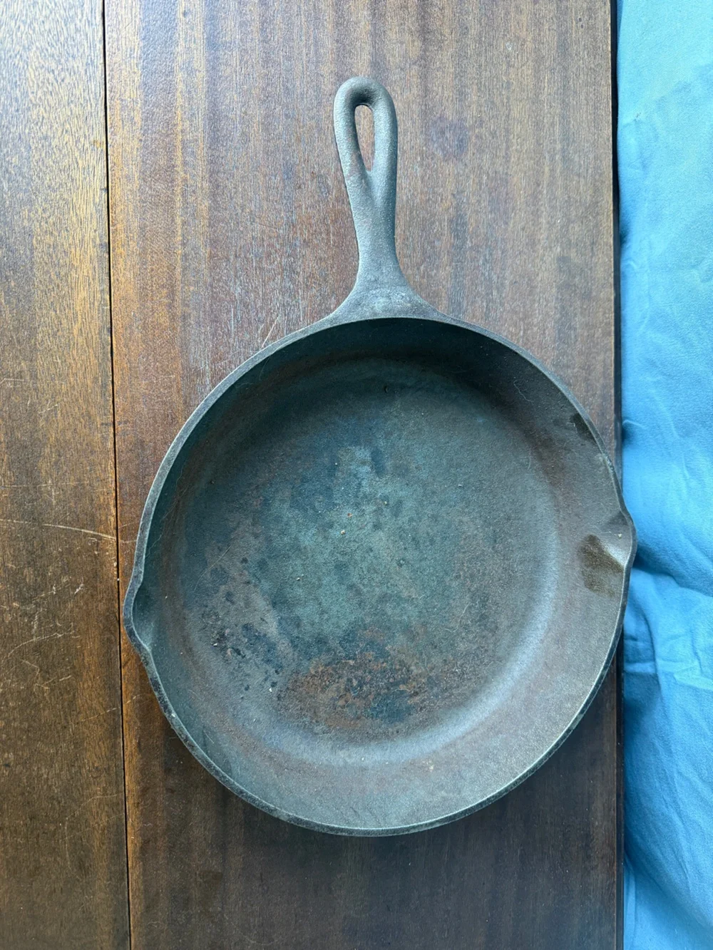 Lodge 8SK Cast Iron Skillet 10.25
