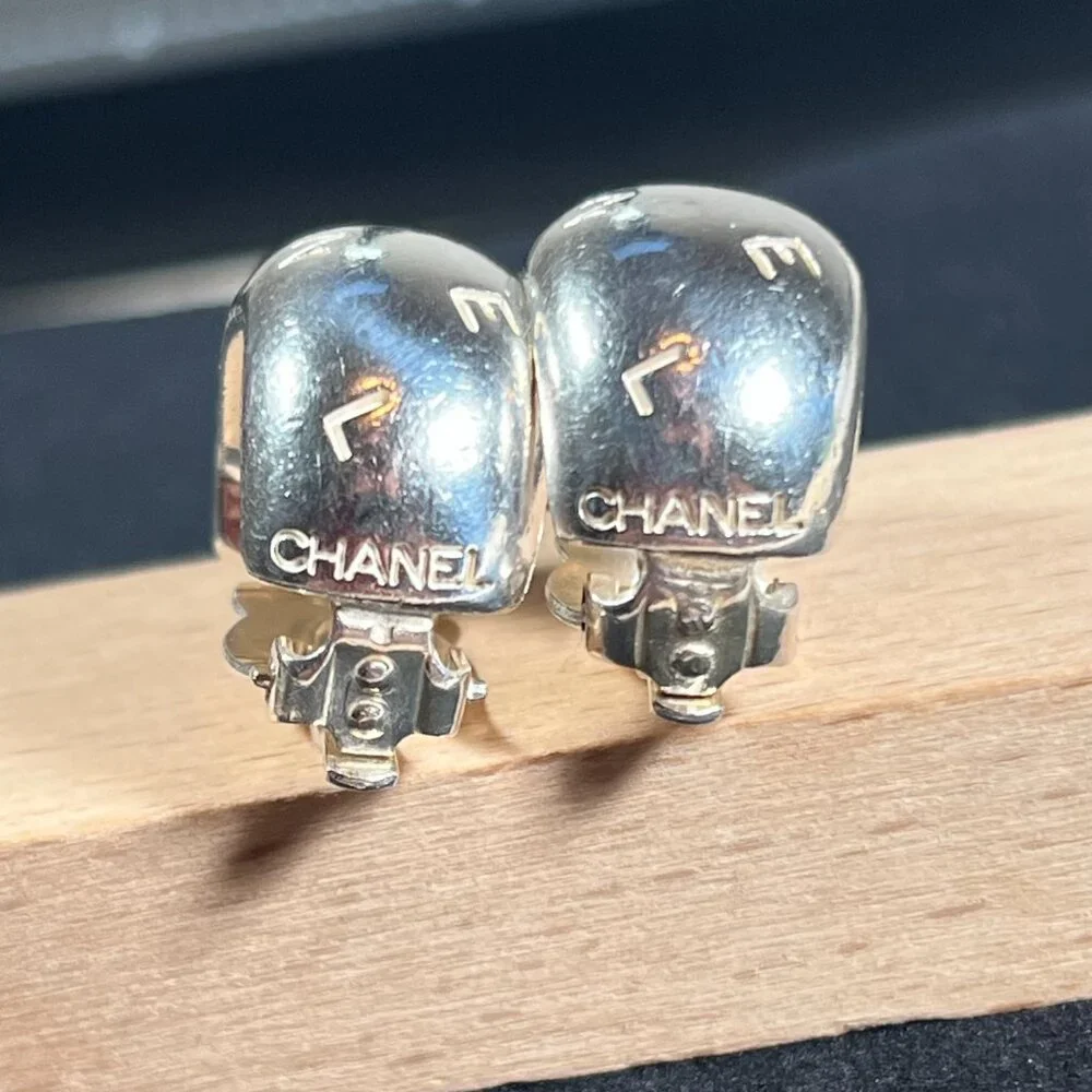 CHANEL please note