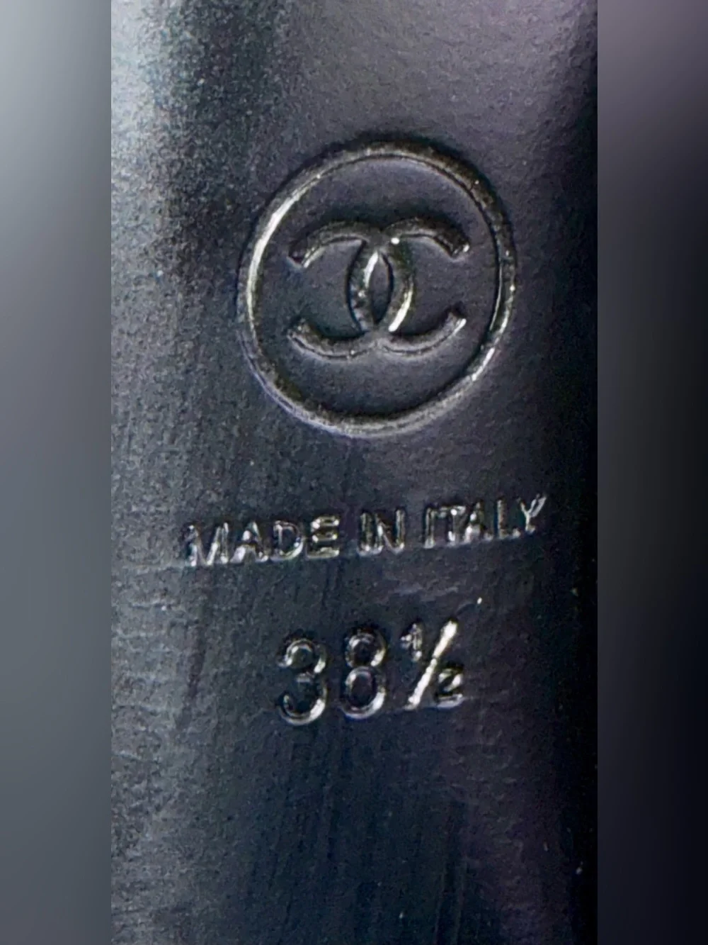 CHANEL wavy unique