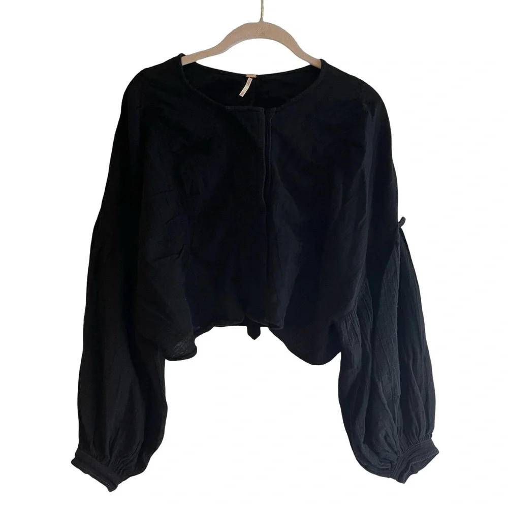 Free People Day Dreaming crop gauzy blouse. Puff shoulder and flowy sleeves Sz S
