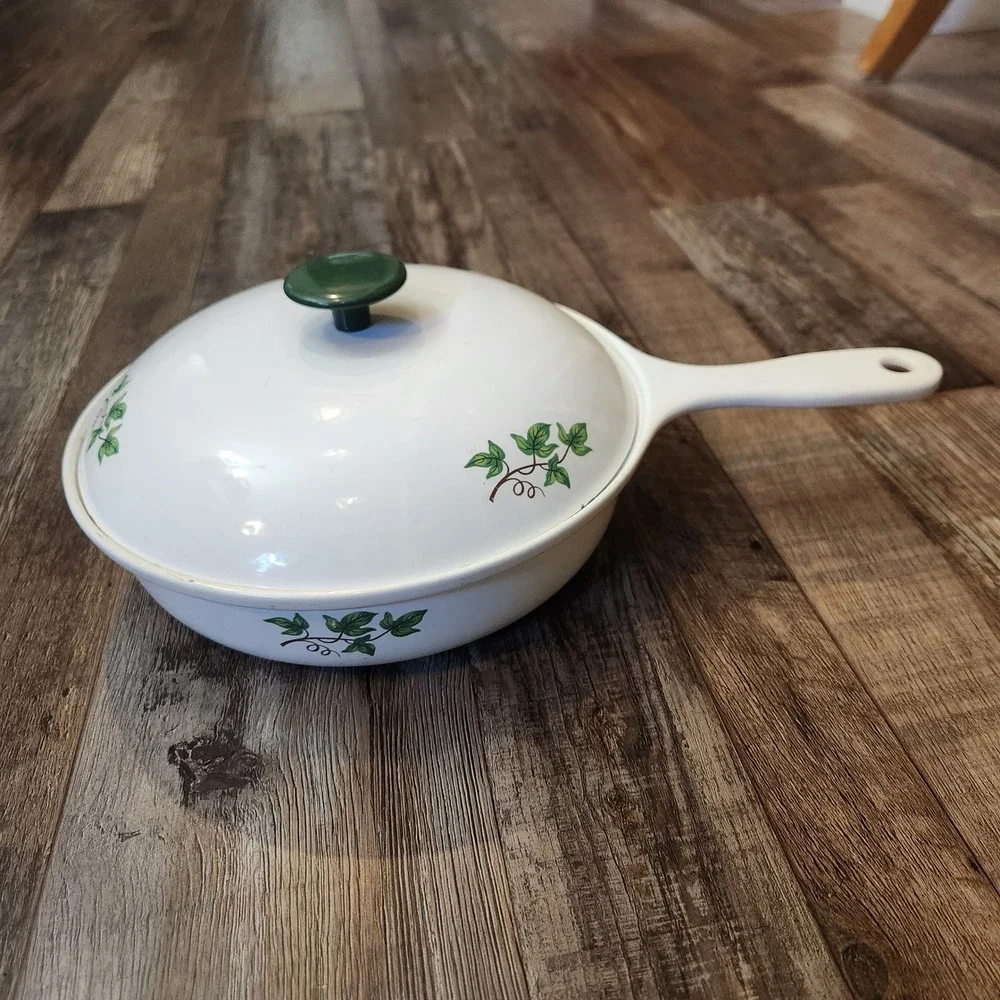 Vintage Prizer-Ware Enameled Cast Iron Skillet with Lid White Green Ivy 8 inch