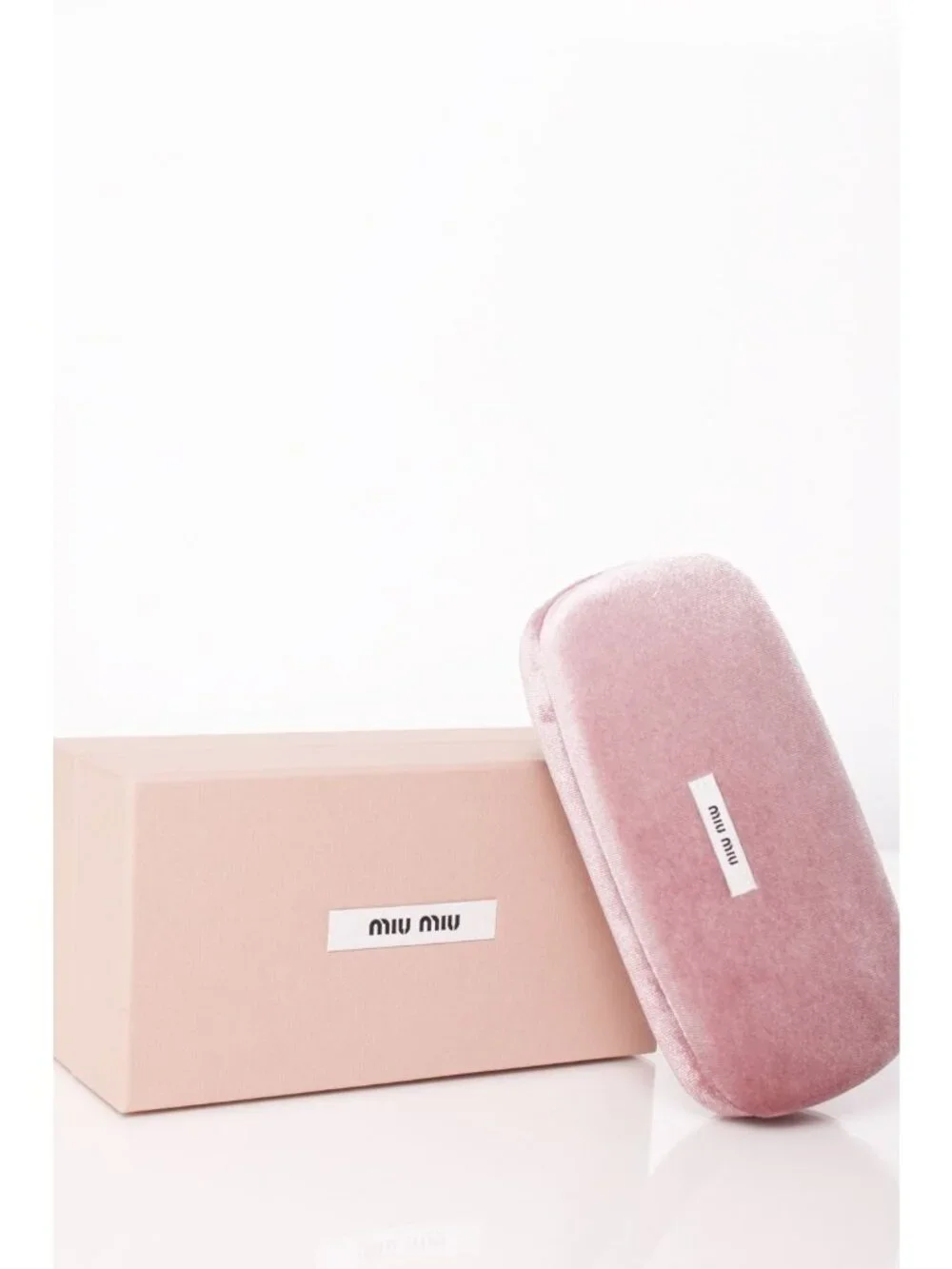 Miu Miu model vmu