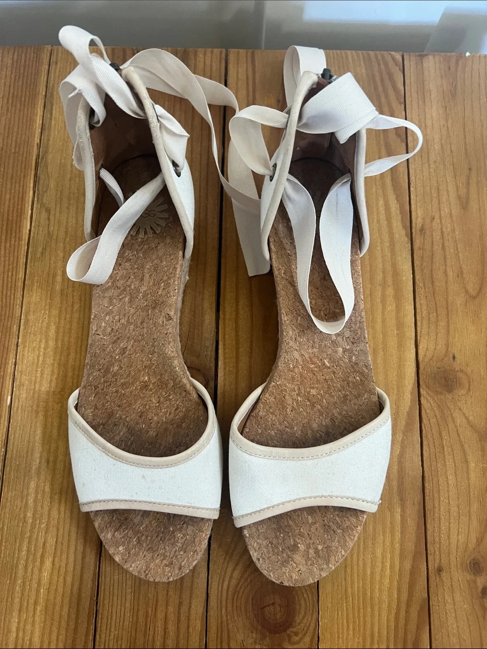 UGG elegant cream