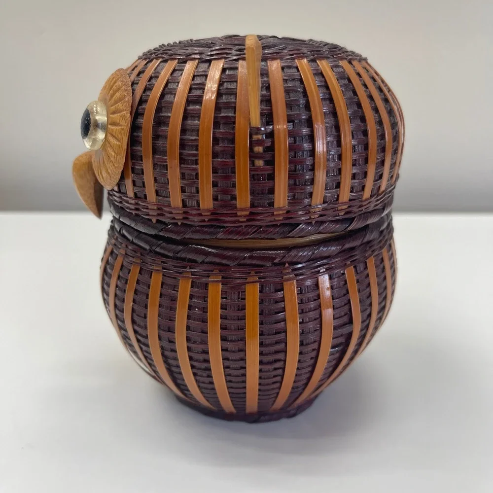 Unbranded owl trinket